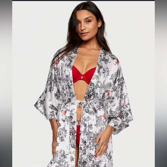 Victoria’s Secret Soft Flounce Robe - Picture 1 of 3